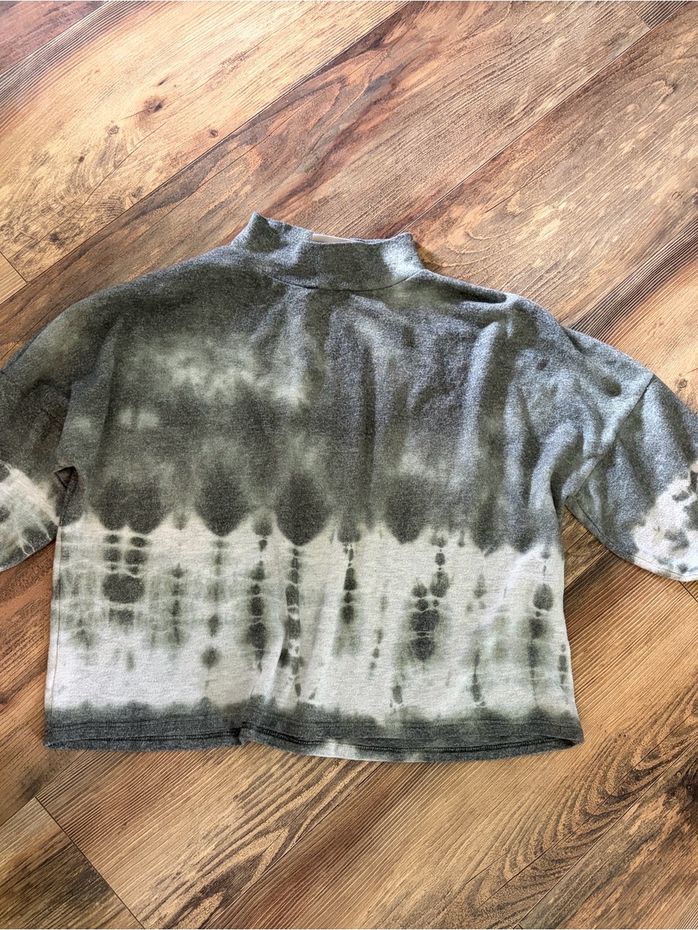 Dantelle Olive and Cream Tie-Dye Mock Neck Long Sleeve Top